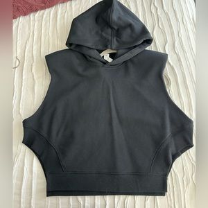 Alo yoga cropped headliner shoulder pad sleeveless coverup